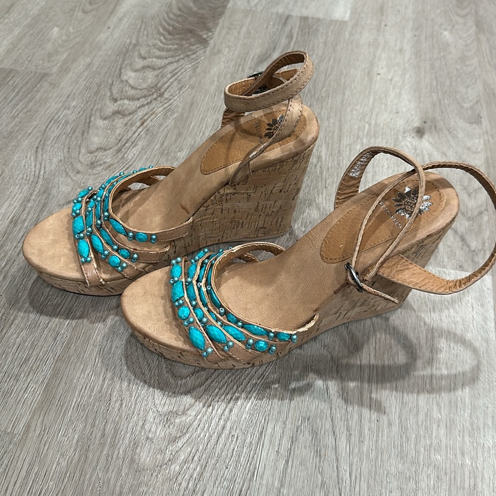 Yellow Box Wedges - Picture 3 of 5